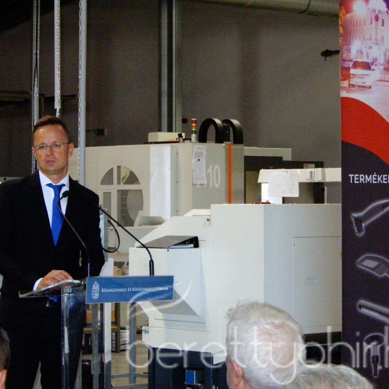 Szijjártó Péter látogatása a Mezei Vill-nél 32